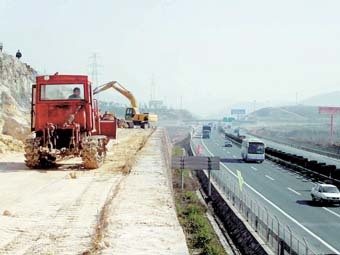 公路路基路面现场测定规范