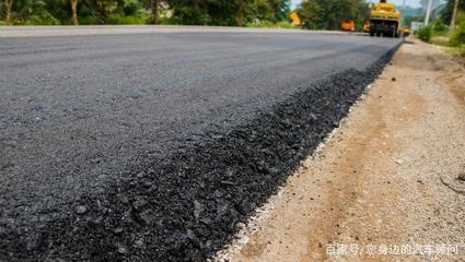 很多高速公路都是沥青路面,很少见水泥路面,是因为水泥路贵吗?
